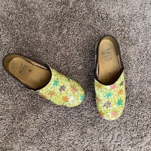DANSKO Vegan Floral Pro Fabric Starburst Mules Clogs Size 37/6.5-7